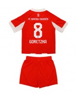 Bayern Munich Leon Goretzka #8 Hjemmedraktsett Barn 2025-26 Korte ermer (+ bukser)